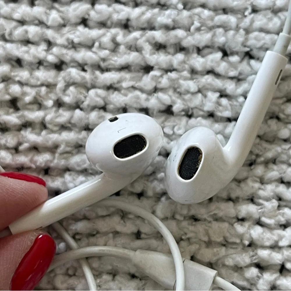 Apple White Wired Earbuds with original aux